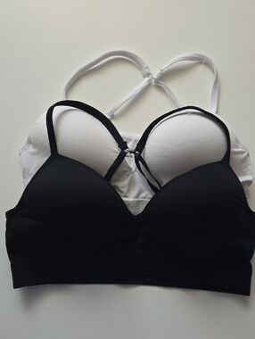 4/$20 ❤️ Black & White Seamless Moulded Sports Bralette (Girls XL/Womens XS)